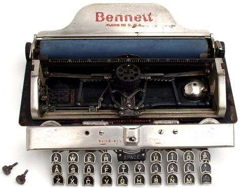 Bennett oberta amb el mecanisme visible