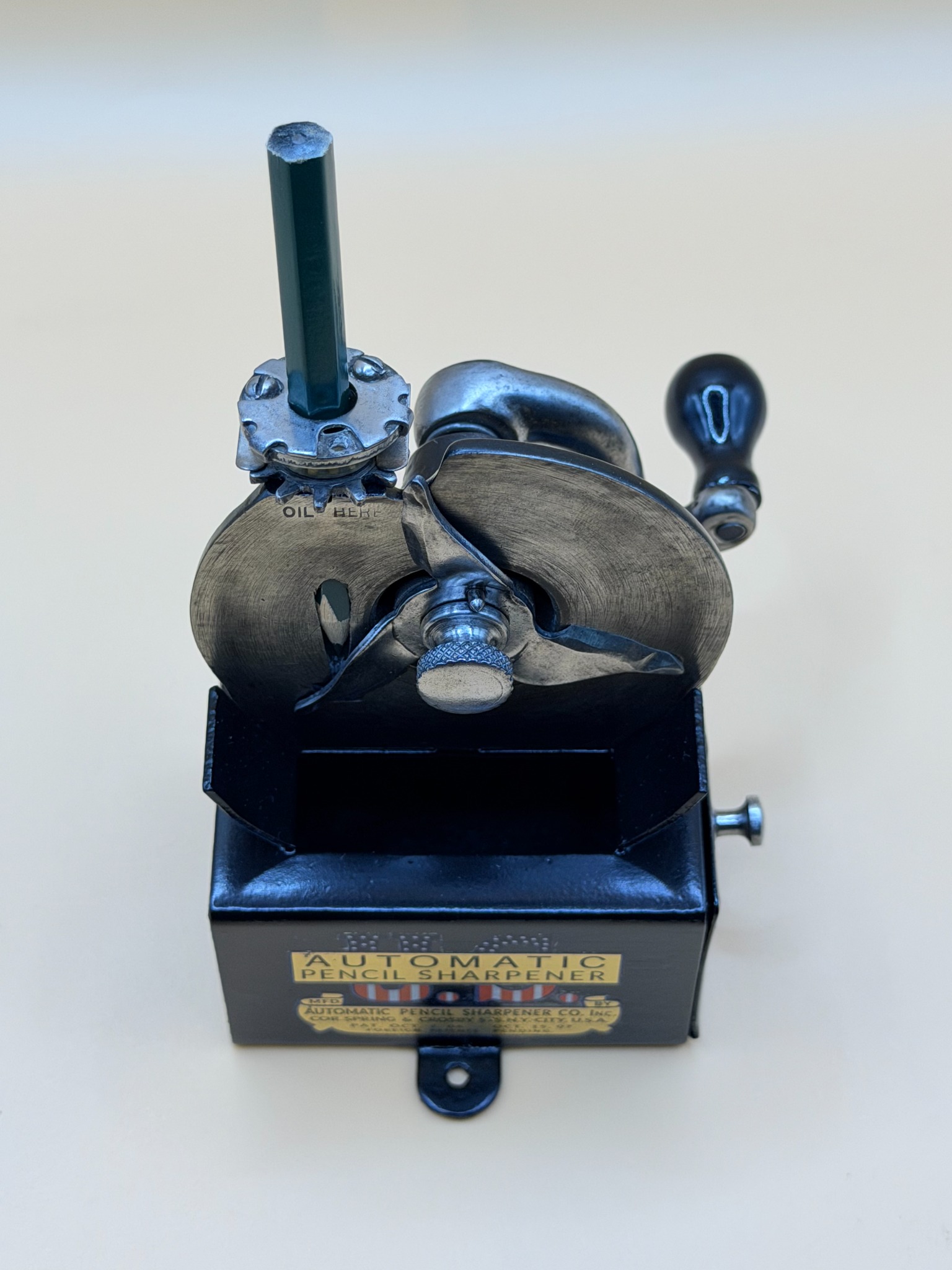 Disc tallador i alimentador de l’U.S. Automatic Pencil Sharpener
