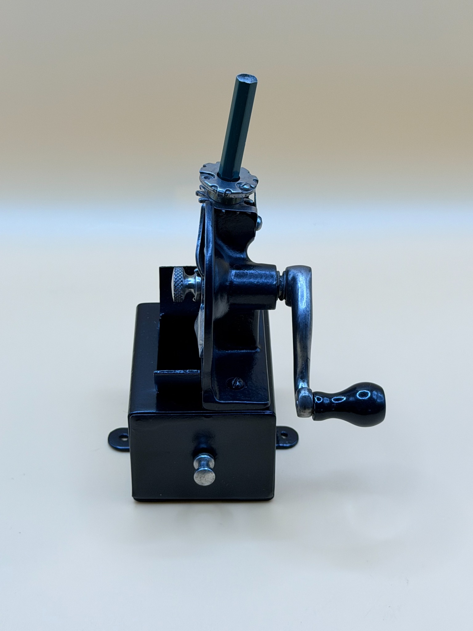Perfil dret de l’U.S. Automatic Pencil Sharpener